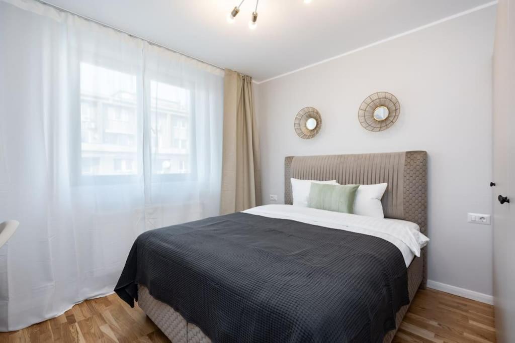 Sunny 2br Flat - Location - Stunning Views Apartament