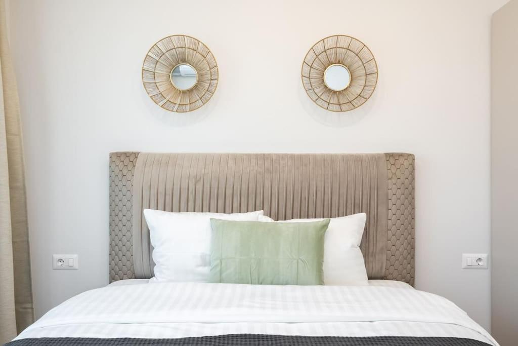 Sunny 2br Flat - Location - Stunning Views Apartment