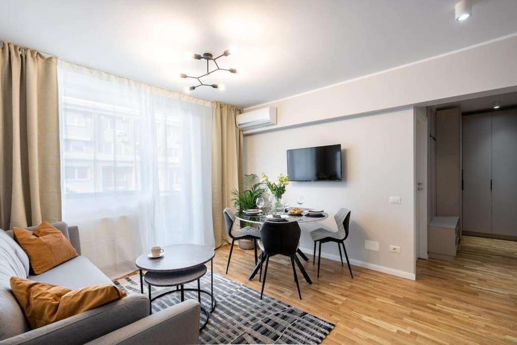 Sunny 2br Flat - Location - Stunning Views Apartament
