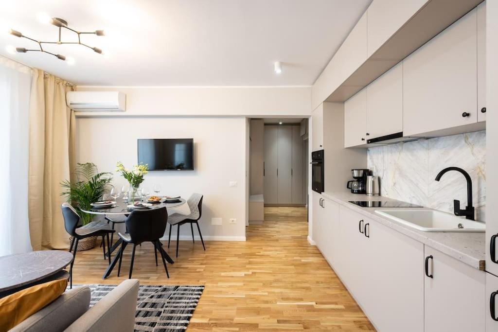 Apartament Sunny 2br Flat - Location - Stunning Views *