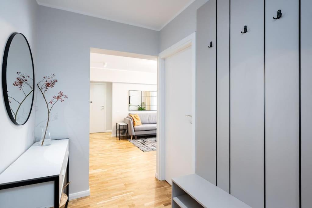 Sunny 2br Flat - Location - Stunning Views Apartament *