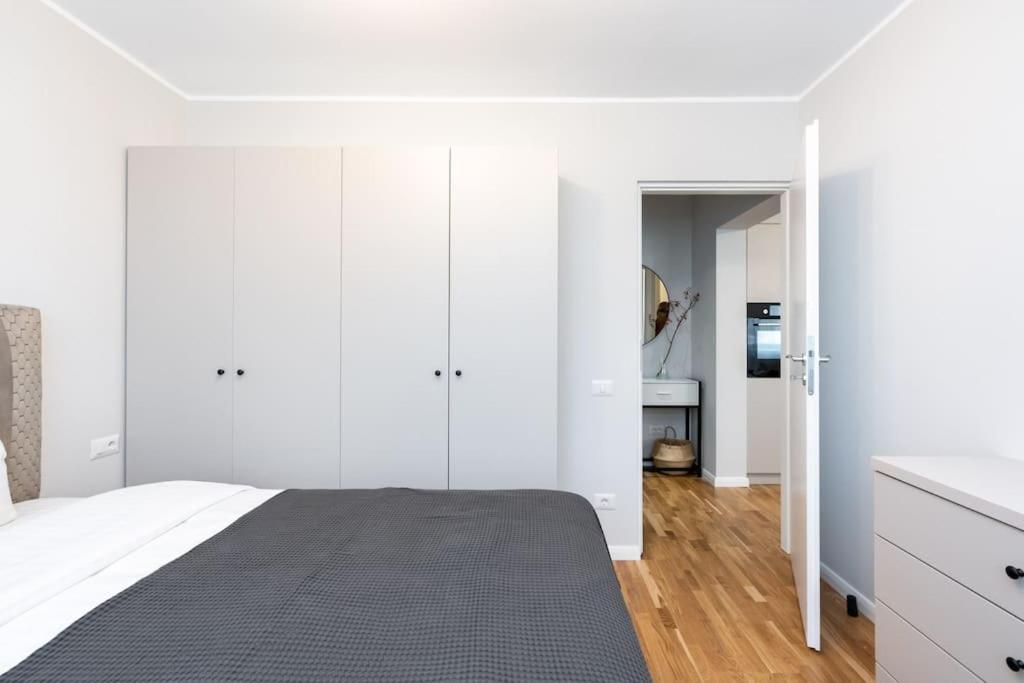 Sunny 2br Flat - Location - Stunning Views Apartment