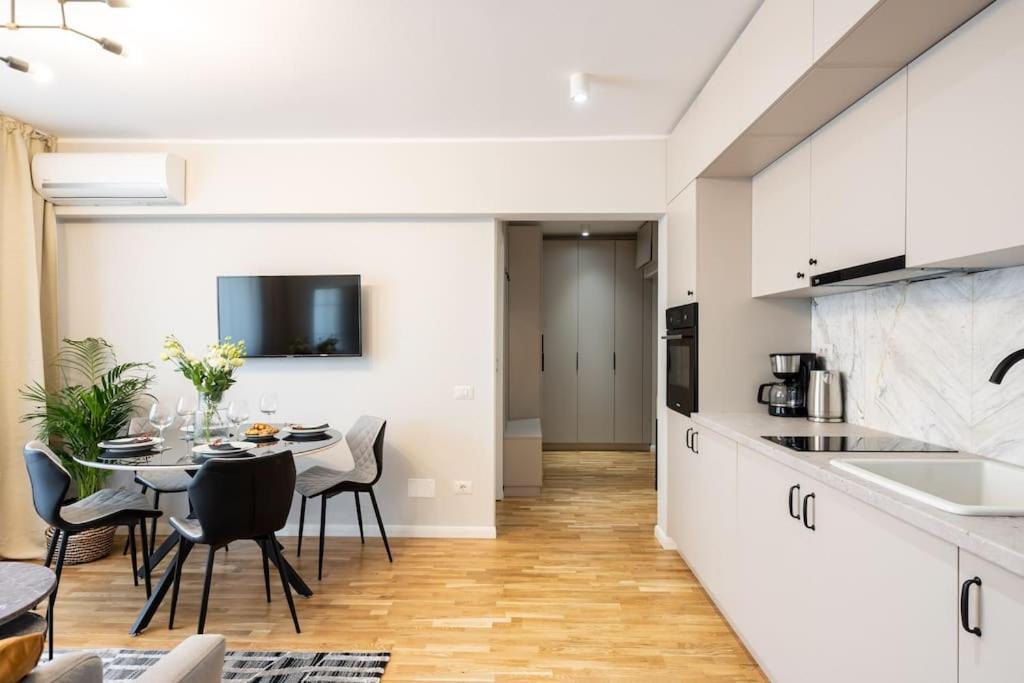 Apartament Sunny 2br Flat - Location - Stunning Views Bucureşti
